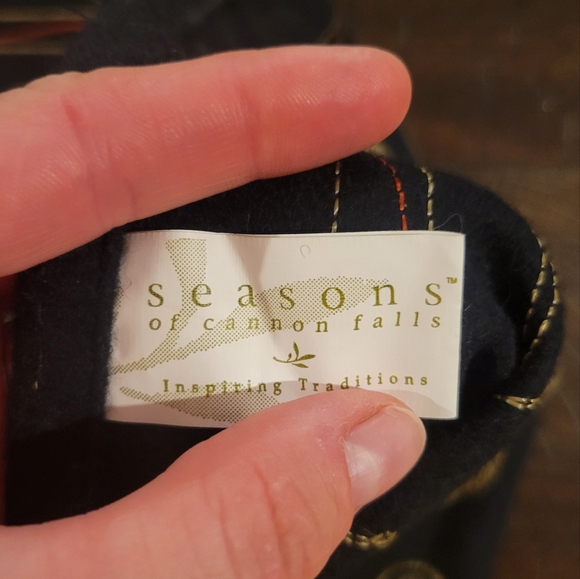 Seasons of cannon falls. Table runner in black, gold, and brown felt 15"×85" - Picture 5 of 7